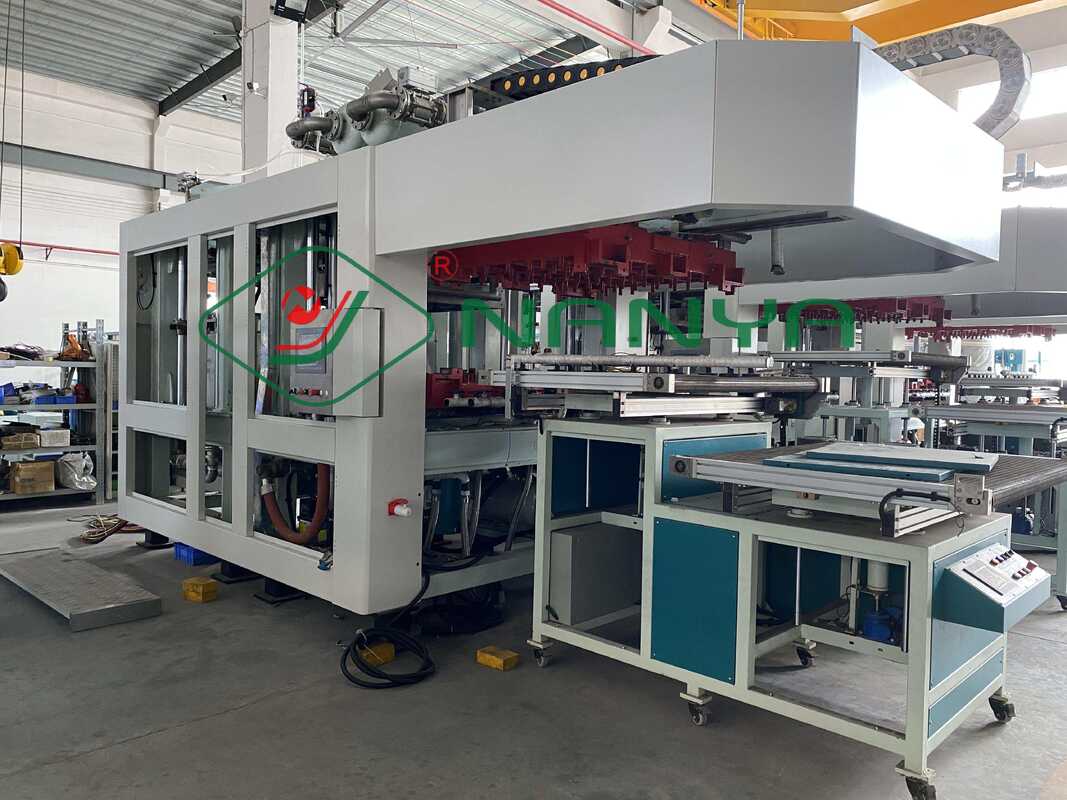 Machine de fabrication de contenants alimentaires en pulpe / Machine de fabrication de produits de vaisselle en pulpe
