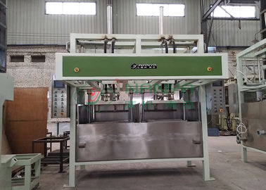Le petit plateau manuel d'oeufs formant les paquets industriels de machine/papier de rebut rayent